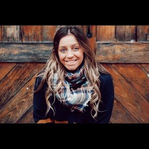 Meet your Posher, Gabriella